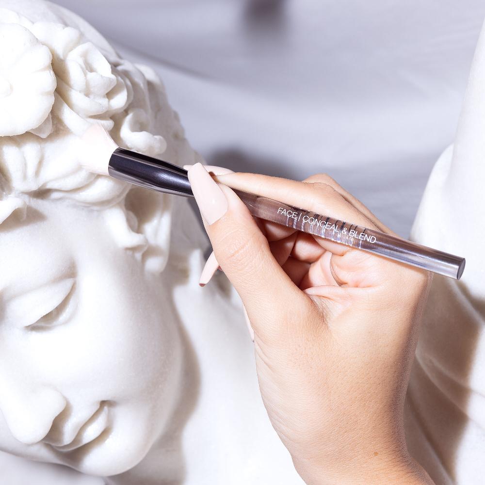 Huda Beauty Conceal & Blend Complexion Brush
