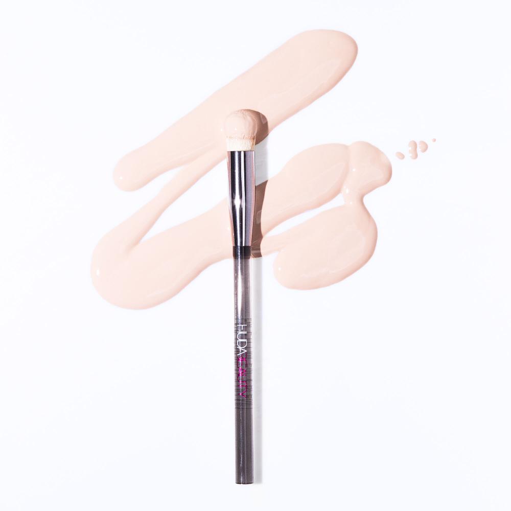 huda beauty Conceal & Blend Complexion Brush