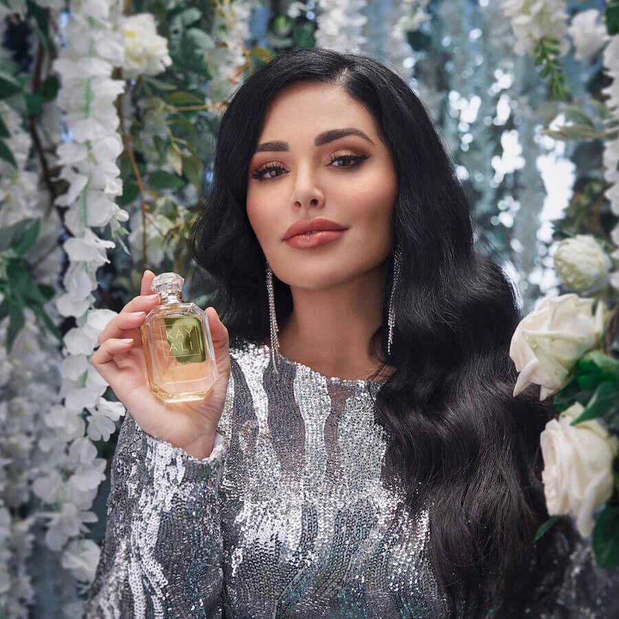 Huda Beauty Déjà Vu White Flower | 57