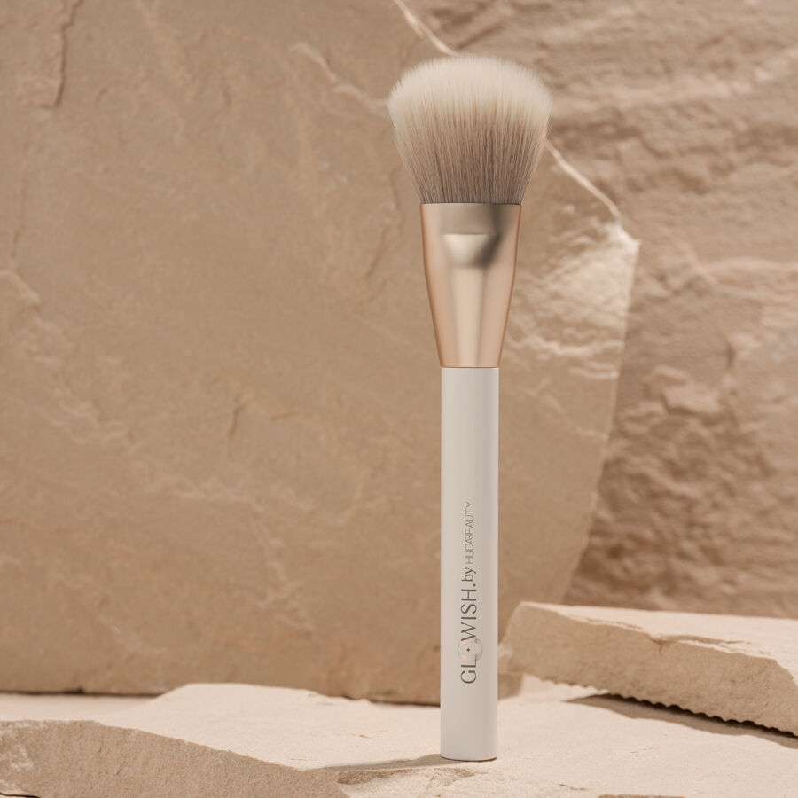 Huda Beauty GloWish All Over Bronze Brush