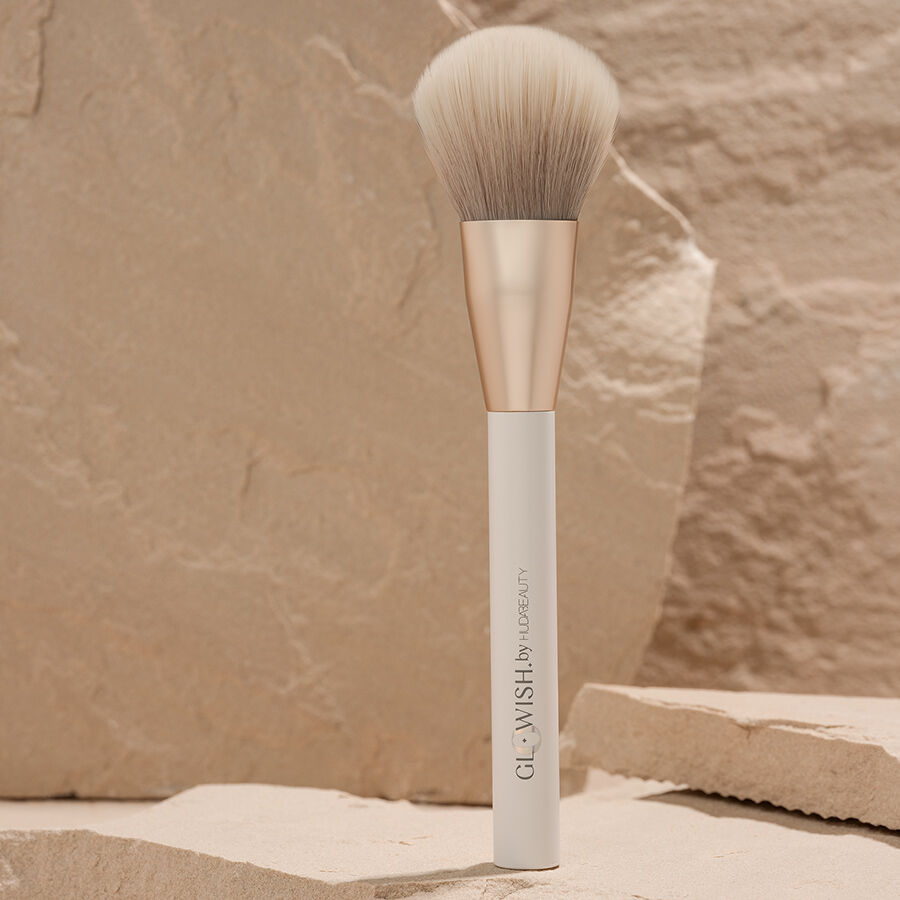 Huda Beauty GloWish All Over Face Powder Brush
