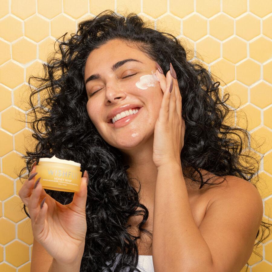 Huda Beauty Honey Whip Peptide Moisturizer