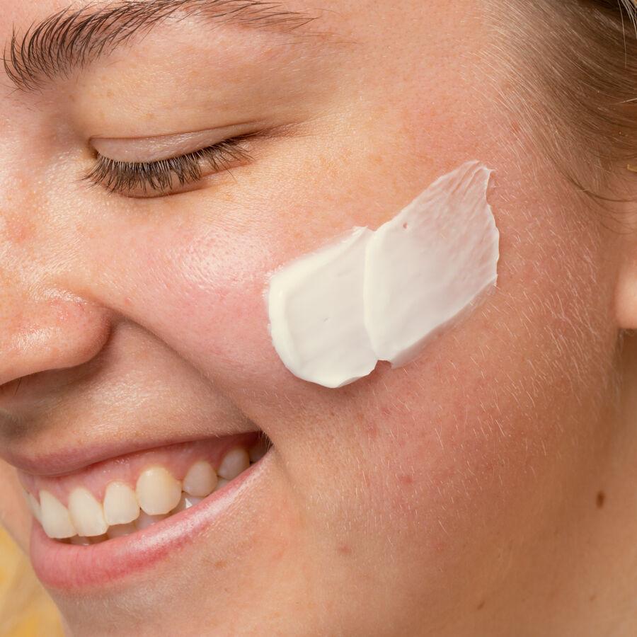 Huda Beauty Honey Whip Peptide Moisturizer