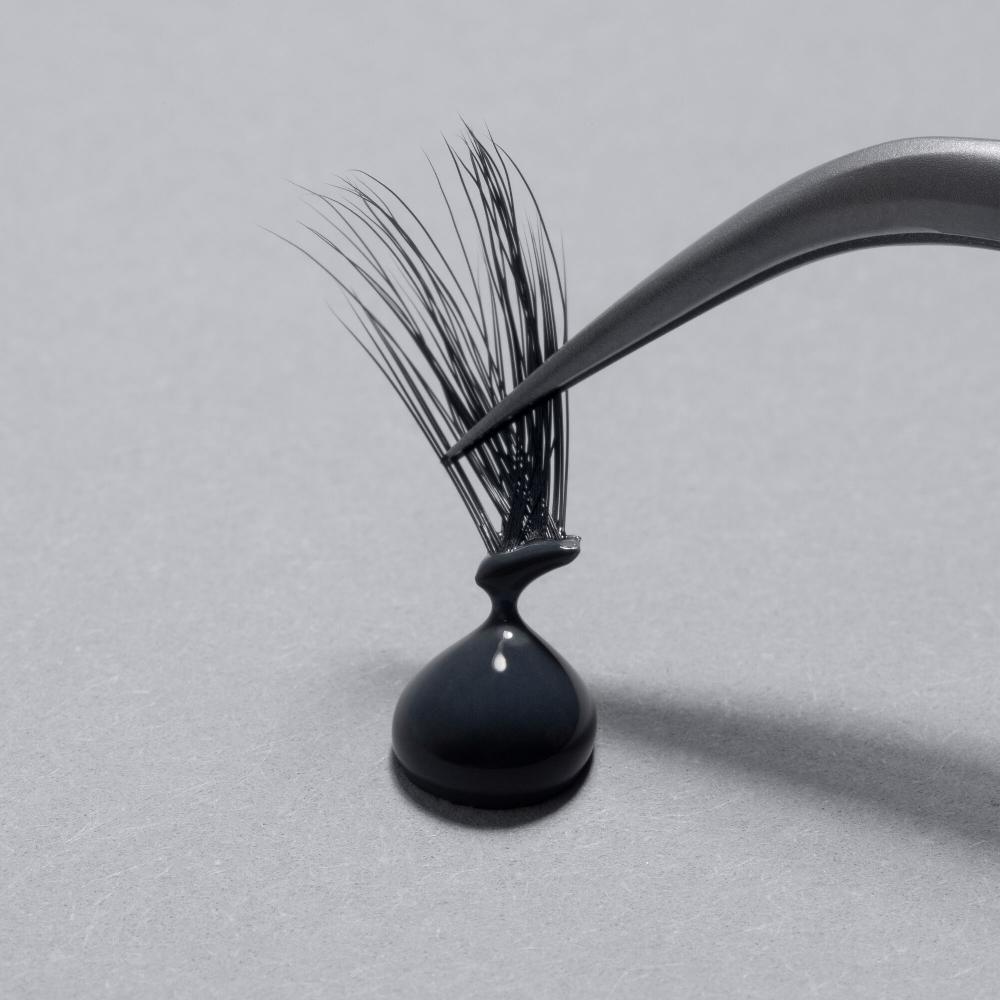 Huda Beauty Waterproof Lash Glue