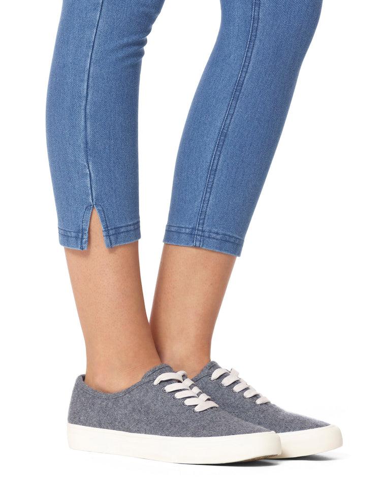 Hue Essential Denim Mid-Rise Capri