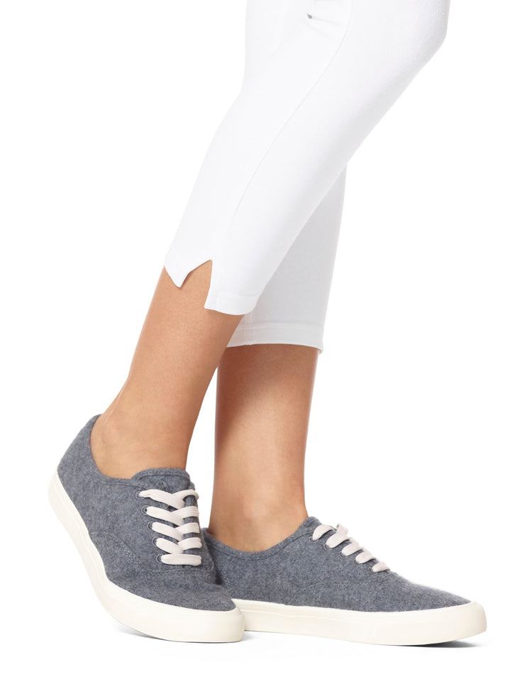 Hue Essential Denim Mid-Rise Capri