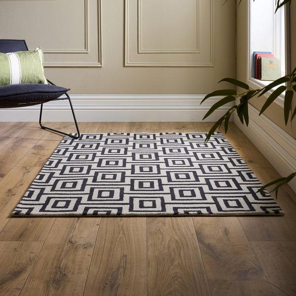 Hug Rug Labyrinth Rug Black/White