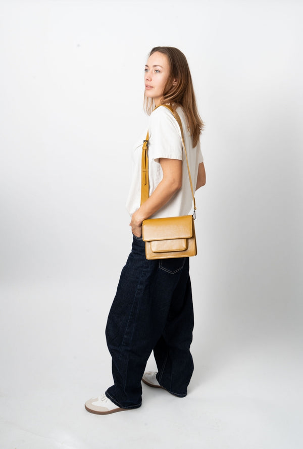 Hvisk CAYMAN POCKET GLOSSY STRUCTURE - Amber Haze