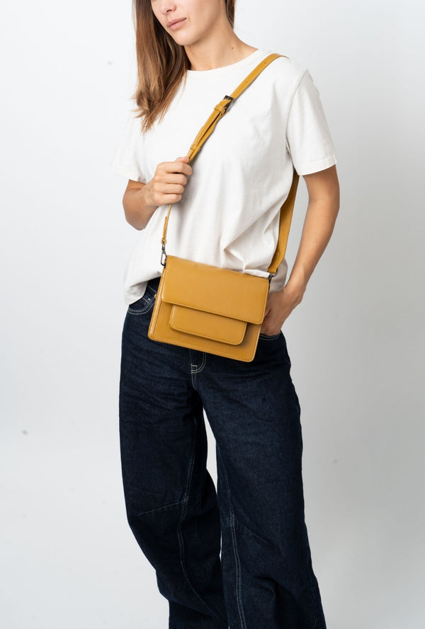 Hvisk CAYMAN POCKET GLOSSY STRUCTURE - Amber Haze