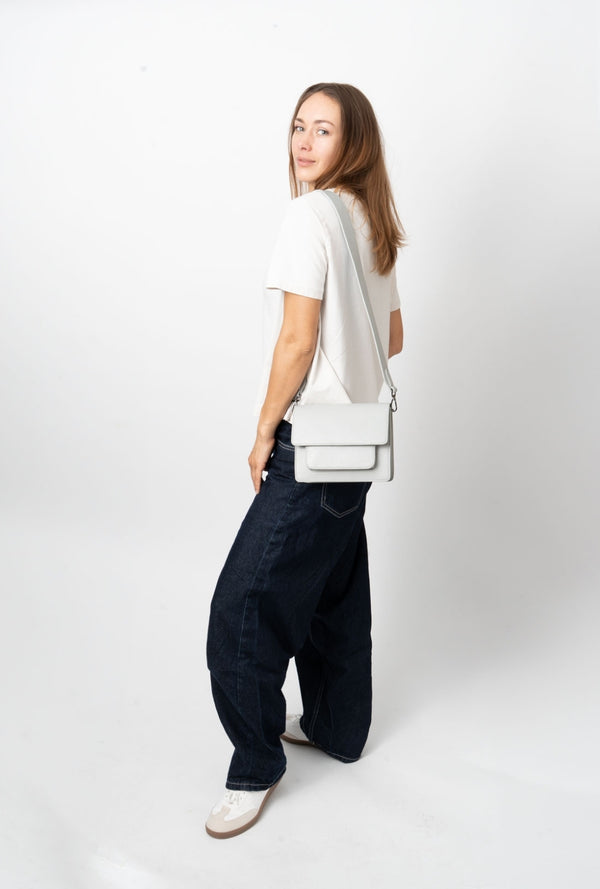 Hvisk CAYMAN POCKET GLOSSY STRUCTURE - Grey Aura