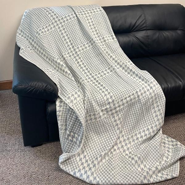 Ibena Houndstooth Plaid Full Size | IBENA