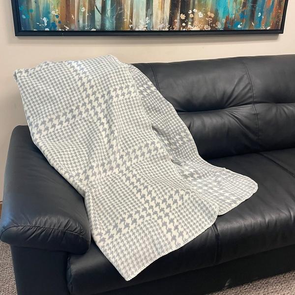 ibena Houndstooth Plaid Full Size | IBENA