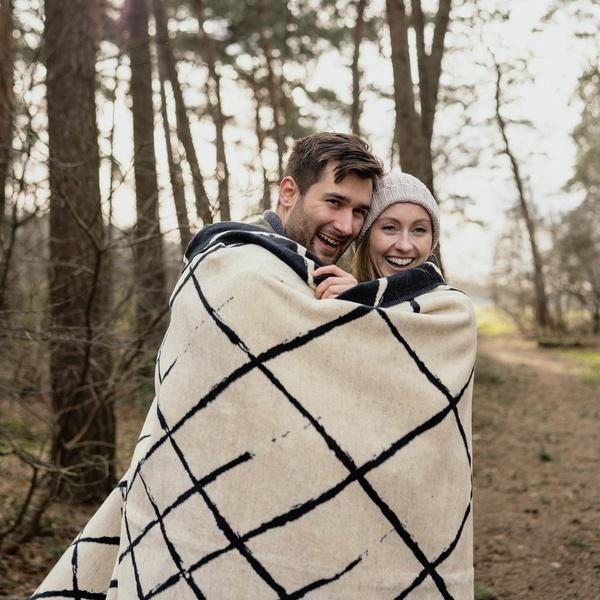 Ibena Modern Reversible Black / White Lattice Pattern Throw Blanket