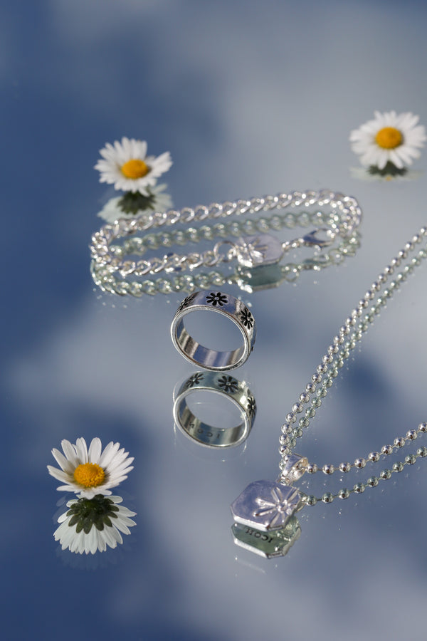 Icon Brand Silver Daisies Set