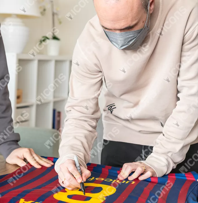 Icons Andres Iniesta Official FC Barcelona Front Signed And Framed 2011-12 Home Shirt