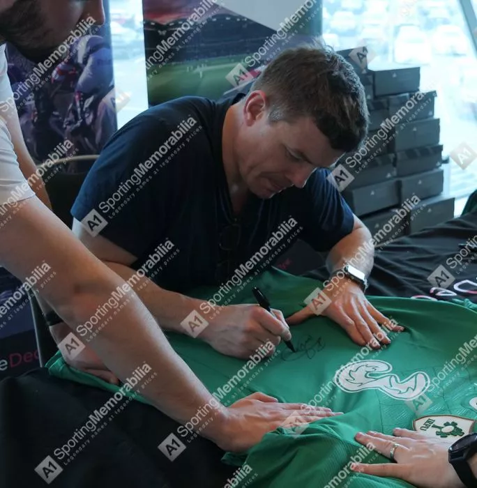 Icons Brian O'Driscoll Front Signed Ireland Rugby Shirt In Classic Frame