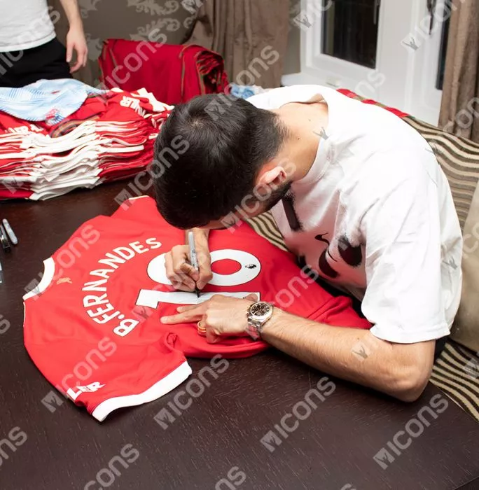 icons Bruno Fernandes Back Signed Manchester United 2021-22 Home Shirt In Classic Frame