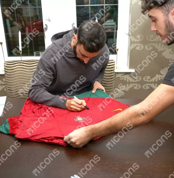 Icons Bruno Fernandes Front Signed Authentic Portugal 2022 Home Shirt In Classic Frame