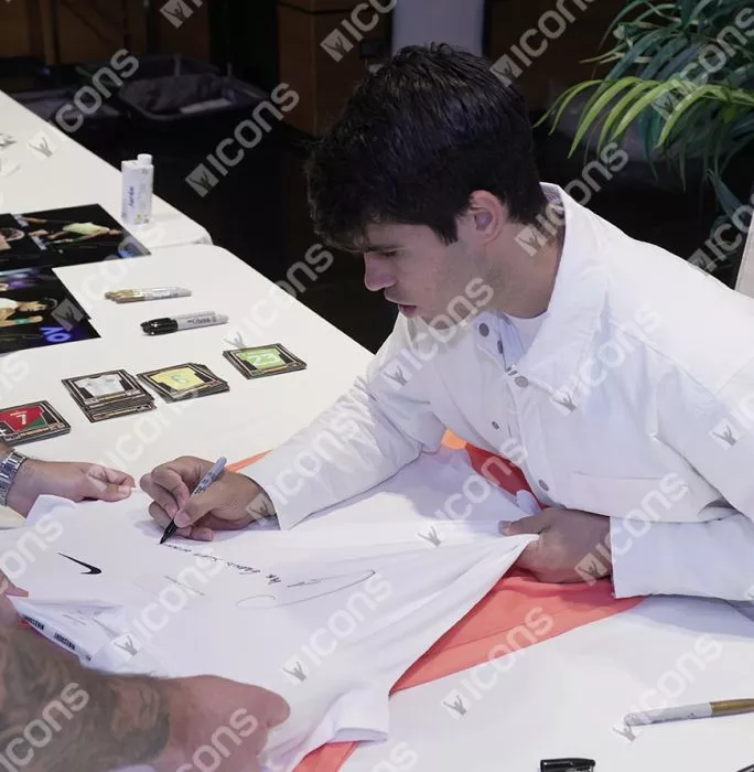 Icons Carlos Alcaraz Signed Nike Advantage Slam T- Shirt - "4x Grand Slam Winner" Inscription In Hero Frame: Option 1