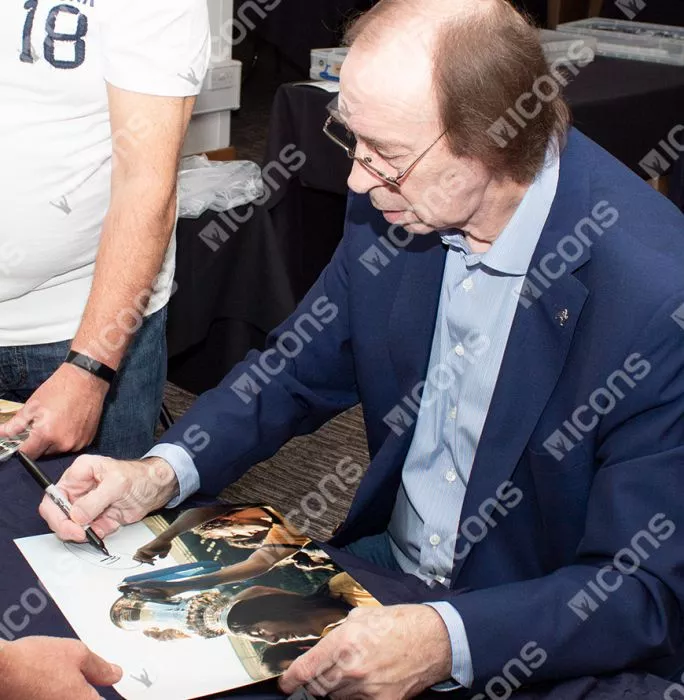 Icons Charlie George Signed Arsenal Photo In Premium Photo Frame: 1971 FA Cup Trophy