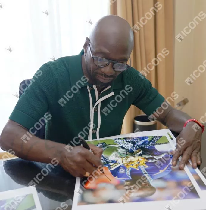 Icons Claude Makelele Signed Chelsea FC Photo In Black Wooden Frame: 2005-06 Premier League Winner