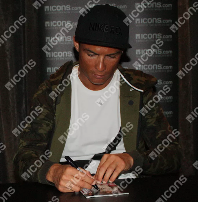 Icons Cristiano Ronaldo Signed Mini Real Madrid Photo: 2014 UEFA Champions League Winner