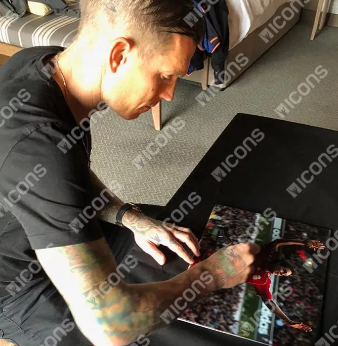 Icons Daniel Agger Signed Liverpool Photo In Black Wooden Frame: Goal Vs Arsenal