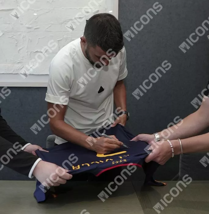 Icons David Villa Back Signed Spain 2010 Away Shirt - Signed In Silver In Hero Frame: Option 1