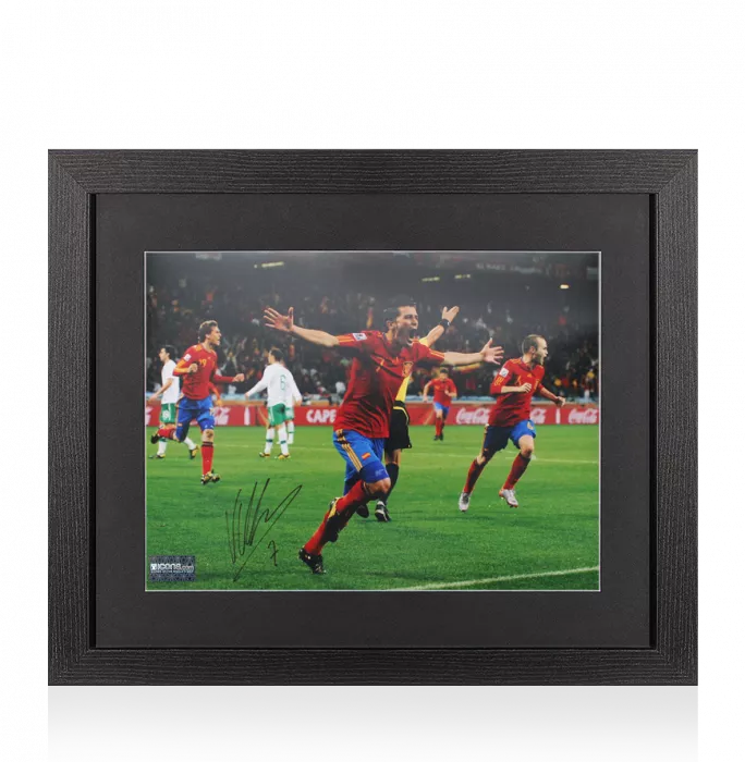 icons David Villa Signed Spain Photo In Black Wooden Frame: FIFA World Cup Goal