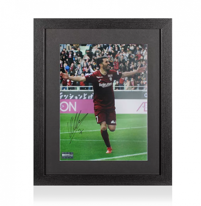 icons David Villa Signed Vissel Kobe Photo In Black Wooden Frame
