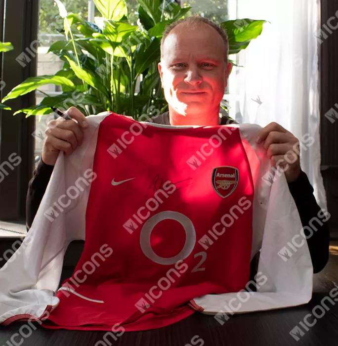 Icons Dennis Bergkamp Front Signed Arsenal 2002-04 Home Shirt In Hero Frame: Option 1
