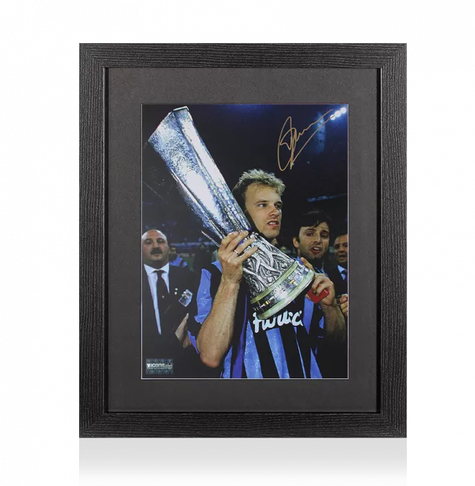 icons Dennis Bergkamp Signed Internazionale Photo In Black Wooden Frame: UEFA Cup Winner