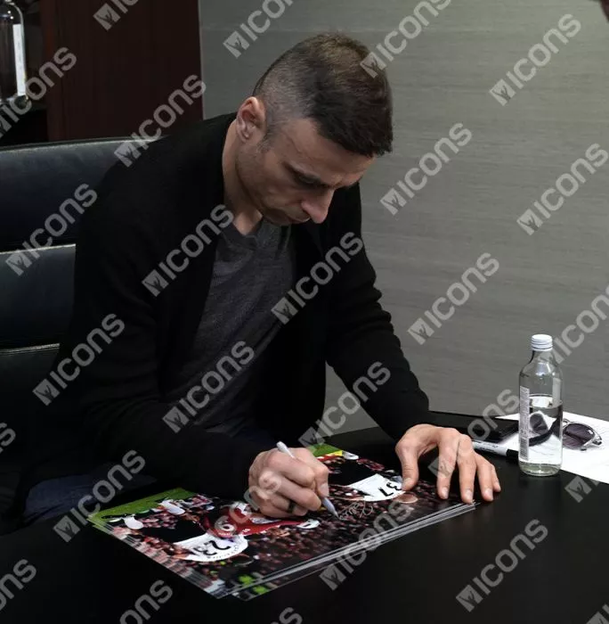 Icons Dimitar Berbatov Signed Manchester United Photo In Black Wooden Frame: Overhead Kick V Liverpool - Signed In Silver