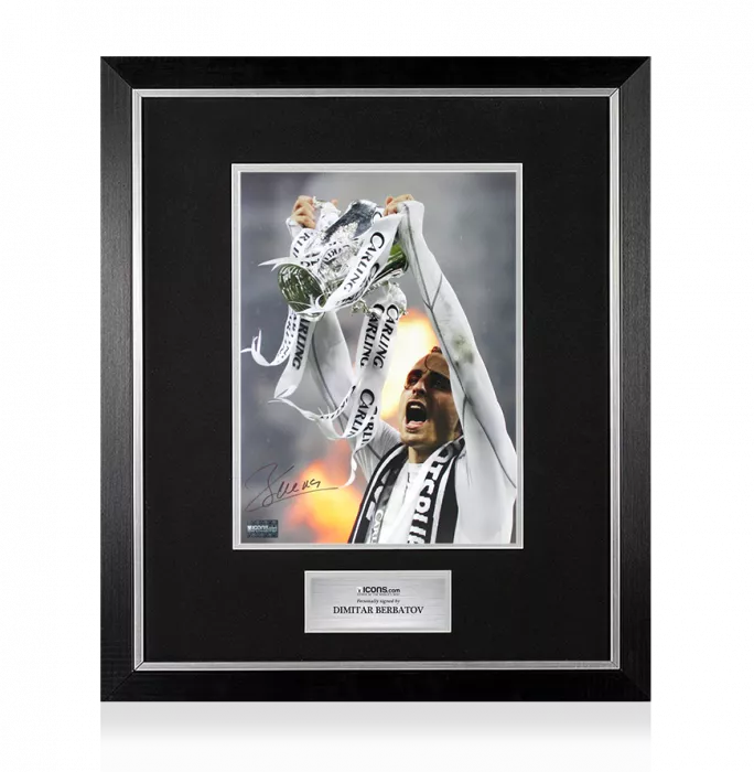 icons Dimitar Berbatov Signed Tottenham Hotspur Photo In Premium Photo Frame: Carling Cup Winner