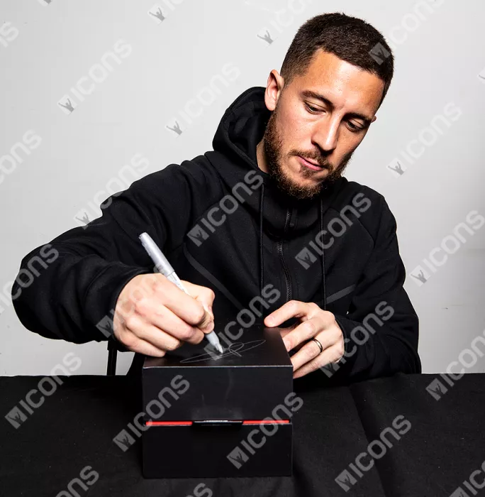 Icons Eden Hazard Signed Beats Solo3 Wireless Headphones: Signed Box And Headphones Set