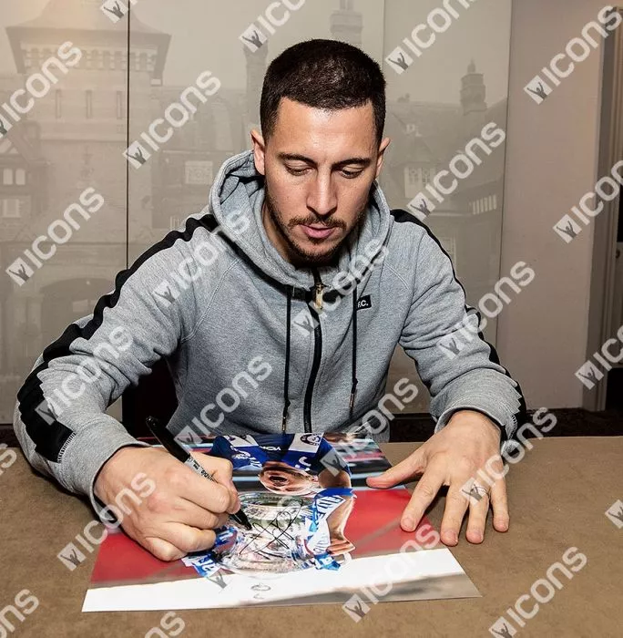 Icons Eden Hazard Signed Chelsea Photo In Black Wooden Frame: 2018 FA Cup Winner