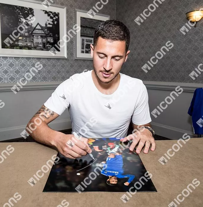 Icons Eden Hazard Signed Chelsea Photo In Black Wooden Frame: Goal Vs Manchester United