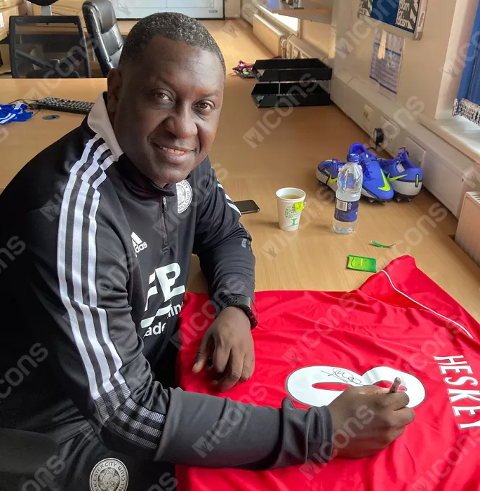 Icons Emile Heskey Back Signed Liverpool 2000-02 Home Shirt In Hero Frame: Option 1