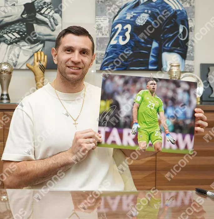 Icons Emiliano Martinez Signed Argentina Photo: 2022 FIFA World Cup Final