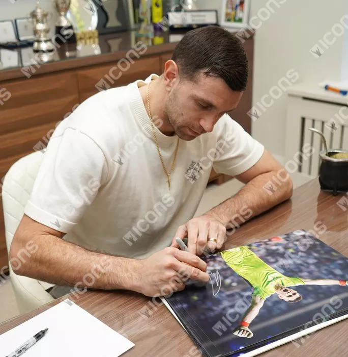Icons Emiliano Martinez Signed Argentina Photo: 2022 FIFA World Cup Final Celebration