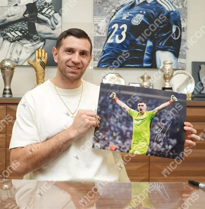 Icons Emiliano Martinez Signed Argentina Photo: 2022 FIFA World Cup Final Celebration
