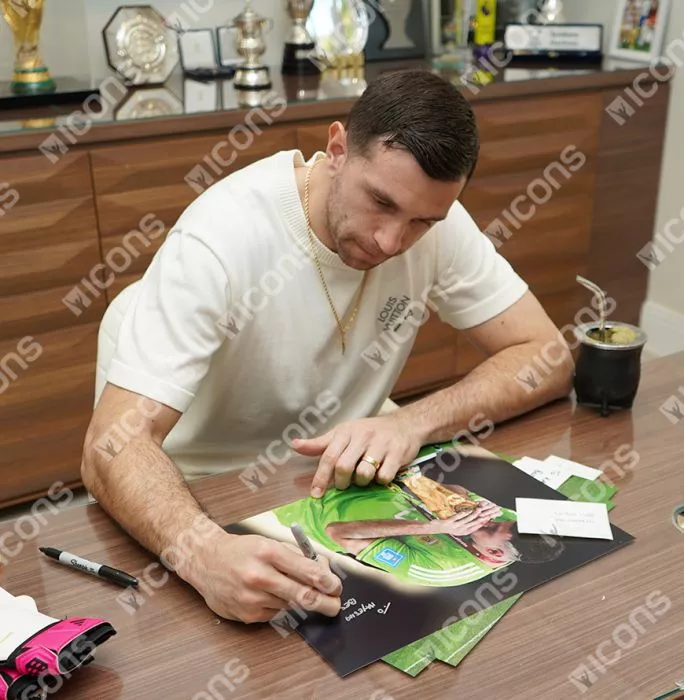 Icons Emiliano Martinez Signed Argentina Photo: 2022 FIFA World Cup Winner