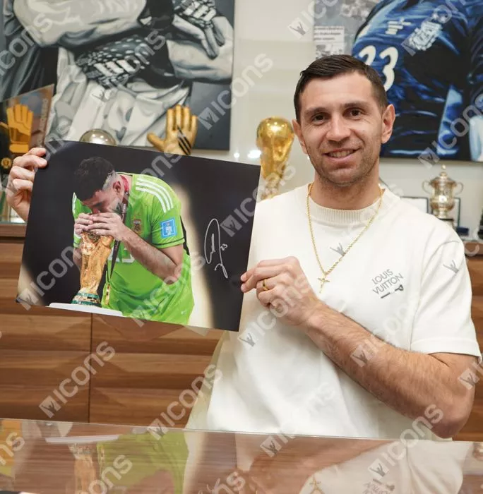 Icons Emiliano Martinez Signed Argentina Photo: 2022 FIFA World Cup Winner