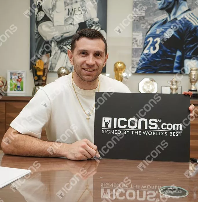 Icons Emiliano Martinez Signed Argentina Photo: 2022 FIFA World Cup Winner
