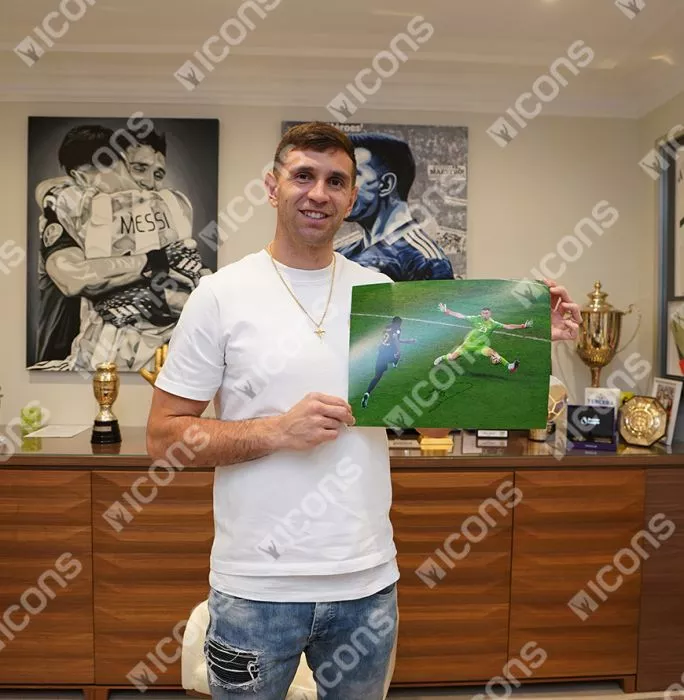Icons Emiliano Martinez Signed Argentina Photo In Black Wooden Frame: Iconic 2022 FIFA World Cup Final Save