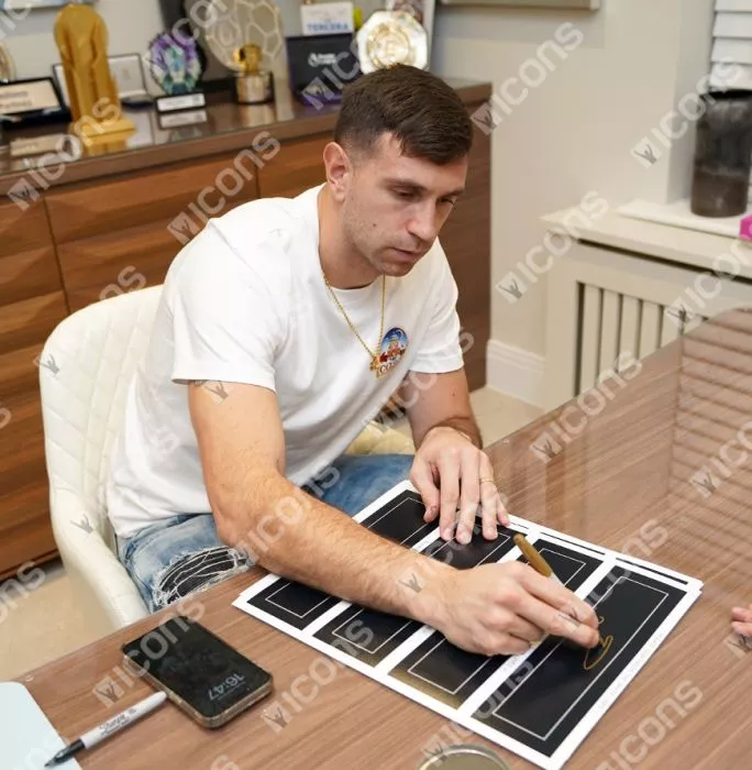 Icons Emiliano Martinez Signed Plaque And Photo Frame: 2021 Copa América Winner