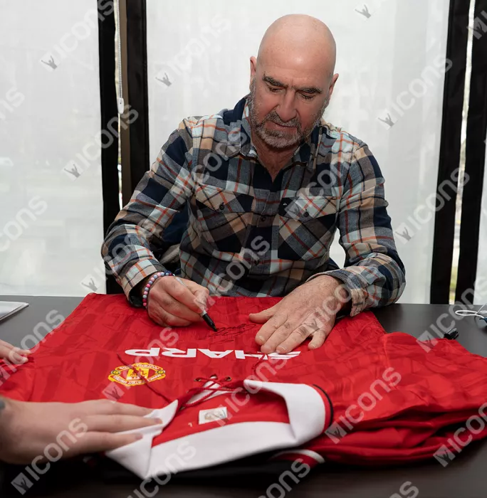 Icons Eric Cantona Front Signed Manchester United 1994 Home Shirt In Hero Frame: Option 1