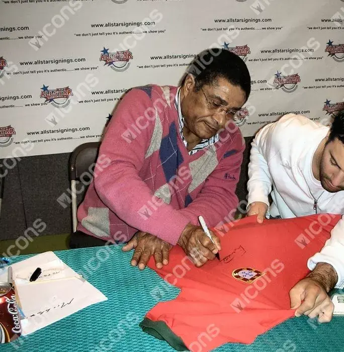 Icons Eusebio Front Signed Retro Portugal Home Shirt In Classic Frame