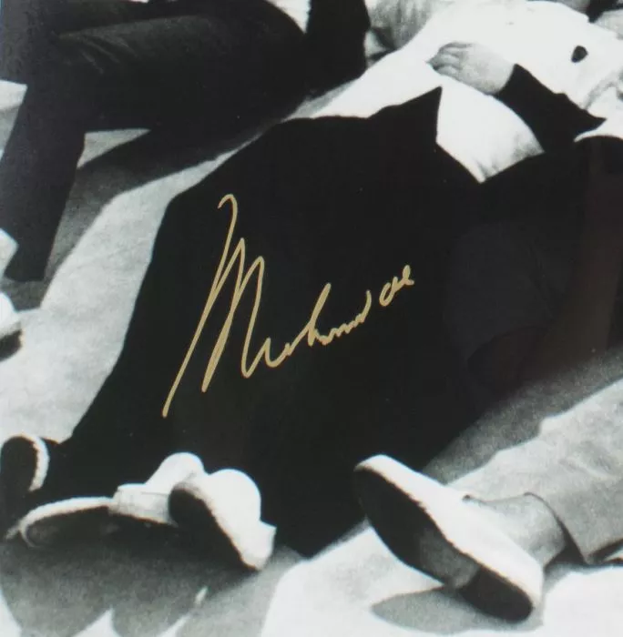 Icons Framed Muhammad Ali Signed Photo - Standing Over The Beatles (OA-8054771)