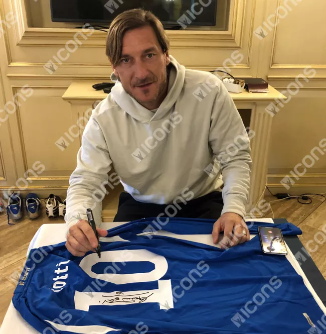 Icons Francesco Totti Back Signed Italy 2010-12 Home Shirt Home Shirt In Hero Frame: Option 1